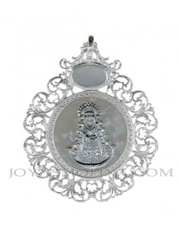 Medalla de cuna Virgen del Rocío sobre nácar