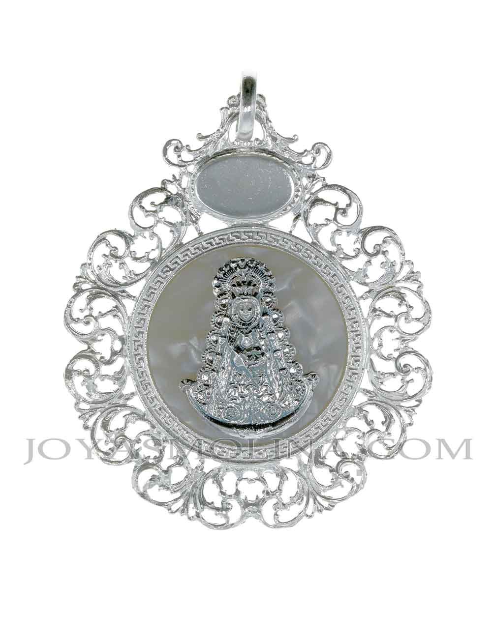Medalla de cuna Virgen del Rocío sobre nácar